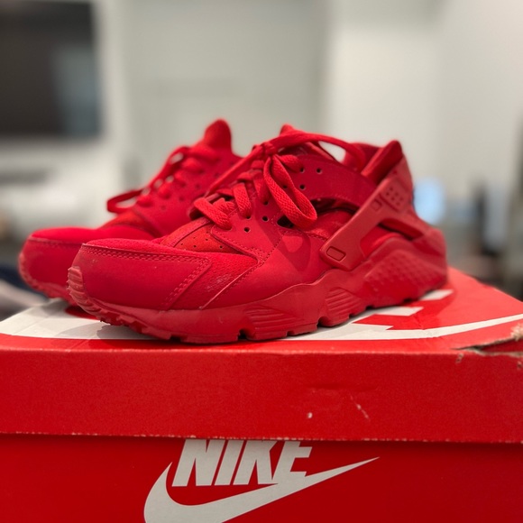 Triple red huarache run 6Y - Picture 2 of 7